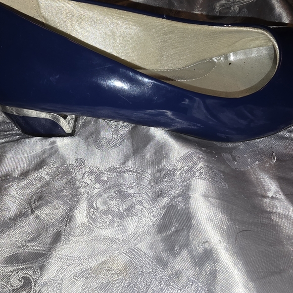 Classique blue pumps size 9M - Picture 6 of 8